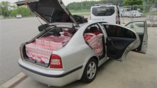 �idi� ze Slovenska p�evá�el v oktávce skoro tisíc karton� cigaret.