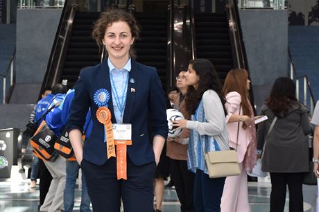 Studentka karlovarského gymnázia Karina Movsesjan dosáhla ve Spojených státech...