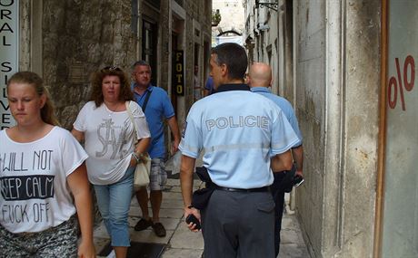 et policist slou v Chorvatsku ve dvojici s mstnmi policisty. Je to...