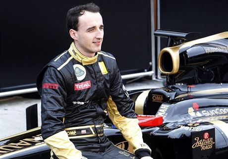 Robert Kubica pi pedstavení monopostu týmu Lotus Renault GP.