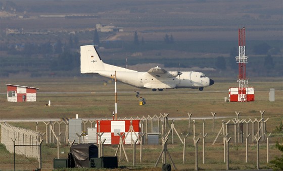 Nákladní letoun nmeckého armády na turecké základn Incirlik (29. ervence...