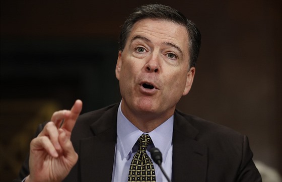 Bývalý éf FBI James Comey vypovídá v Senátu (3. kvtna 2017)