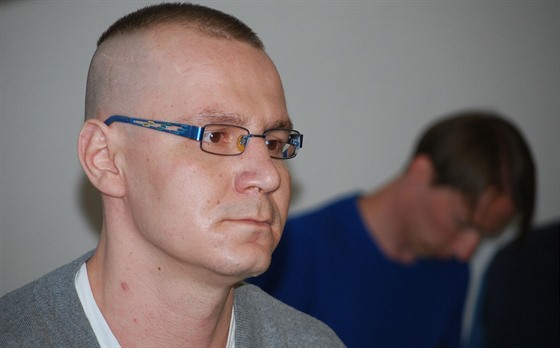 Obžalovaný Jozef Škarka na začátku jednání, ve kterém je viněný ze zardoušení....