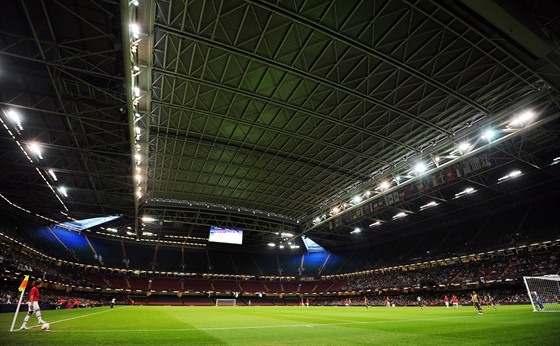 Stadion v Cardiffu se zataenou stechou.