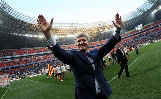 VIDEO: Ostří hoši z pluku Azov už útočí i v Doněcku. Loví ruské náklaďáky