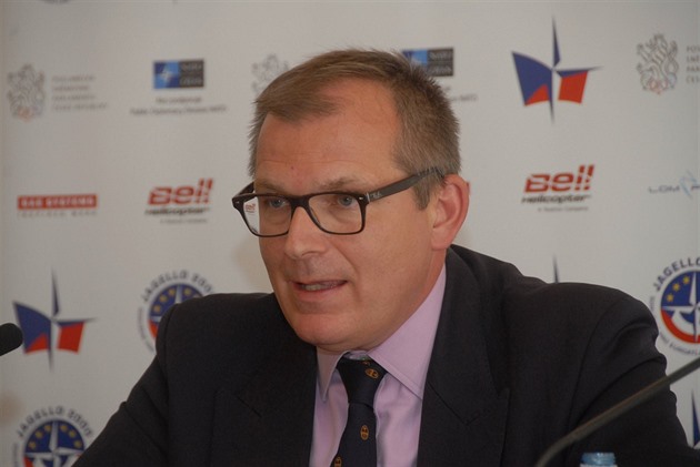Odchod experta na NATO. Šedivý končí po vzájemné dohodě, tvrdí Zůna