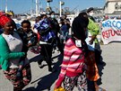 Zachránní migranti v italském pístavu (28.5. 2017)