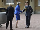 Theresa Mayová dorazila do Buckinghamského paláce (9. ervna 2017)