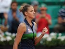 Karolína Plíková slaví postup do tvrtfinále Roland Garros.