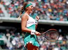 Kristina Mladenovicová se raduje ze zisku hry bhem tvrtfinále Roland Garros.