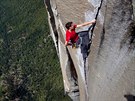 Americký horolezec Alex Honnold pi zdolání jiní stny El Capitan v...