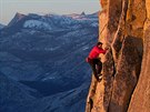 Alex Honnold pi zdolání hory Half Dome v Yosemitském národním parku. (17....