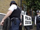Policisté dohlíejí v Londýn na prbh voleb (8. ervna 2017).