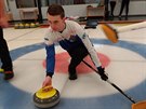 Sedmnáctiletého juniorského reprezentanta Dominika varce ale baví curling i...