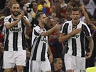 Fotbalisté Juventusu slaví gól proti Realu Madrid ve finále Ligy mistr.