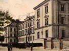 Kas�rny v sou�asn� Vrchlick�ho ulici na dobov� pohlednici.
