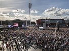 Kapacita koncertu je padesát tisíc divák. Byl vyprodán bhem nkolika minut...