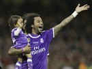 OKAMIKY TSTÍ. Marcelo z Realu Madrid se svou ratolestí v náruí po vítzství...