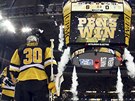 Hokejisté Pittsburghu v ele s brankáem Mattem Murraym slaví velké vítzství.