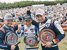 Závod Red Bull Air Race v ib ovládl Joihide Muroja z Japonska (uprosted),...