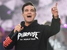 Robbie Williams na koncertu pro oběti útoku v Manchesteru (4. června 2017).