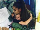 Ariana Grandeová navtívila dti zranné pi útoku na koncert (Manchester, 2....