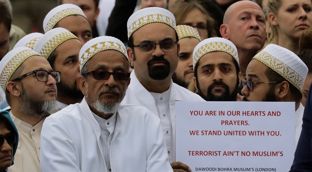 Piety za ob�ti teroristického útoku na London Bridge a ve �tvrti Borough Market...