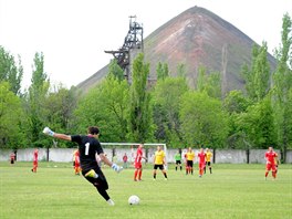 Momentka z fotbalovho zpasu FK Mospino - Oplot Donbas (7. kvtna 2017)