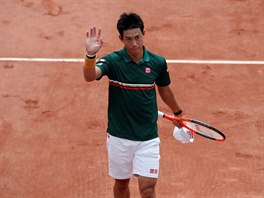 Japonec Kei Niikori se raduje z postupu do tvrtho kola Roland Garros.