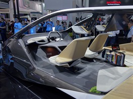 BMW přišlo s ještě odvážnějším konceptem automobilu (lépe řečeno, kabiny vozu)...
