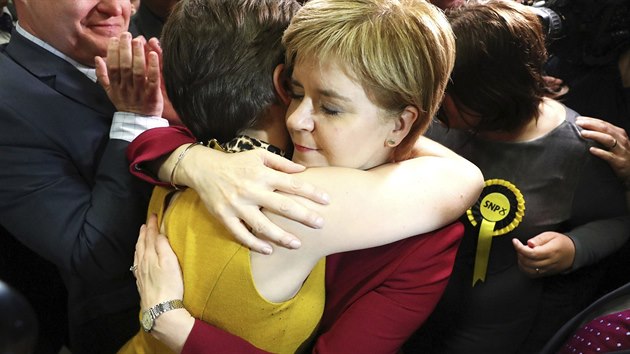 Vůdkyně Skotské národní strany Nicola Sturgeonová  (9. června 2017)