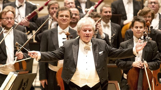 Dirigent Jiří Bělohlávek po koncertu České filharmonie v newyorské Carnegie Hall (16. listopadu 2014)