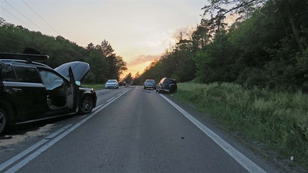 Pi havrii t voz mezi Kuim a ebnem dolo ke dvma lehm zrannm a vc ne dvoumilionov kod. Nehodu zavinil rychle jedouc VW Golf, kter po pedjdn na horizontu dostal smyk a srazil se s protijedoucm mercedesem.