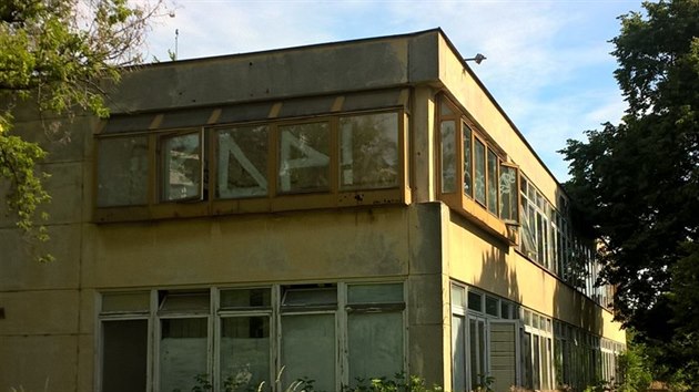 O bývalou školku ve Znojemské ulici v Michli se dlouhá léta dohadovala Praha 4 s­ magistrátem a na stavu areálu je to znát.