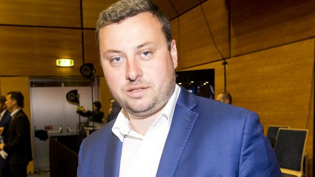 Kandidt na pedsedu fotbalov asociace Libor Duba na valn hromad.