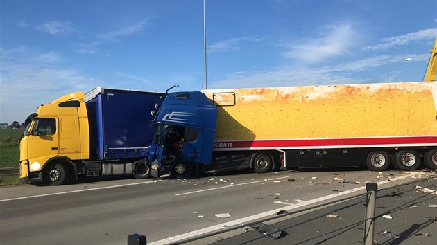 Nehoda t kamion uzavela tunel Cholupice ve smru na D1. (6. 6. 2017)