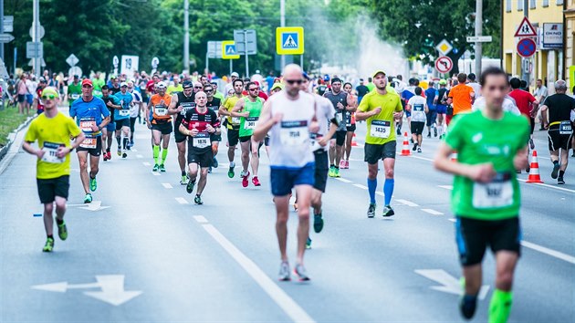 Momentka z  plmaratonu v eskch Budjovicch.