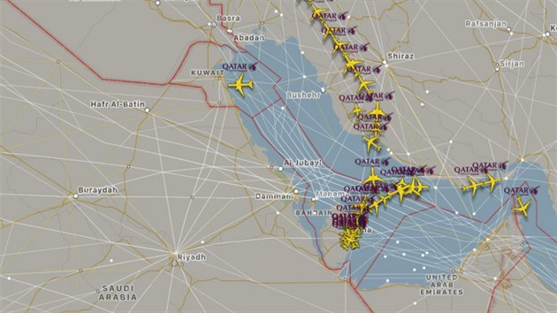 Grafika ukazuje, jak se katarsk aerolinky Qatar Airways vyhbaj vzdunmu prostoru Bahrajnu, Sadsk Arbie, Spojench arabskch emirt a Egypta. Vol cestu pes rn (6. ervna 2017).