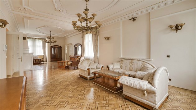Rooseveltova, Praha 6 - Bubeneč. Luxusní vila s dispozicí 12+1 a obytnou plochou 900 metrů čtverečních byla postavena v roce 1924.