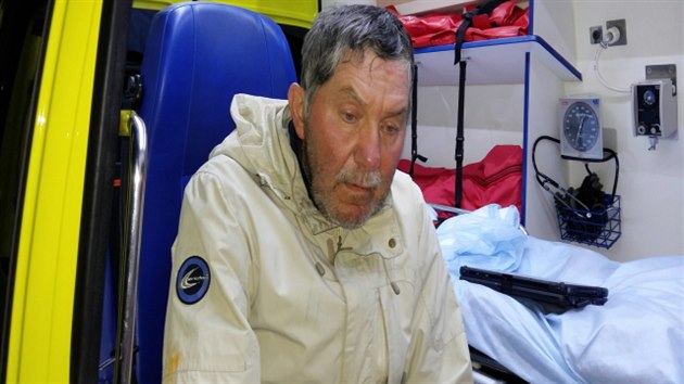 Muž, kterého našla policie na lavičce v Těrlicku