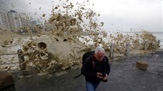 P�es Jihoafrickou republiku se p�ehnala nejsiln�j�í zimní bou�e za posledních...