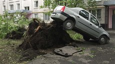 Následky niivého uragánu v Moskv (29. kvtna 2017)