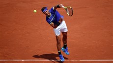 Rafael Nadal bhem tetího kola Roland Garros.