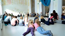 D�ti od první t�ídy pracují s pom�ckami, díky nim� si osvojují nové znalosti. A...