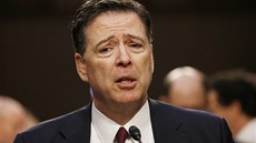 Bývalý éf FBI James Comey ped senátním výborem (8. erven 2017).