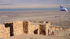 Na pevnost Masada se vyvezete lanovkou. Výhled je parádní.