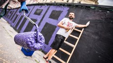 ��e�i nejsou srabi� �íká sv�tu velké graffiti, které vzniklo u p�íle�itosti...