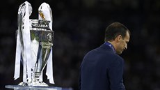SLAVNÁ TROFEJ UNIKLA. Trenér Juventusu Massimiliano Allegri po prohraném finále...
