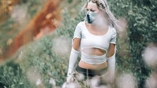 Zp�va�ka Giudi v klipu k písni Seaside