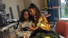 Ariana Grandeová navštívila děti zraněné při útoku na koncertě (Manchester, 2....